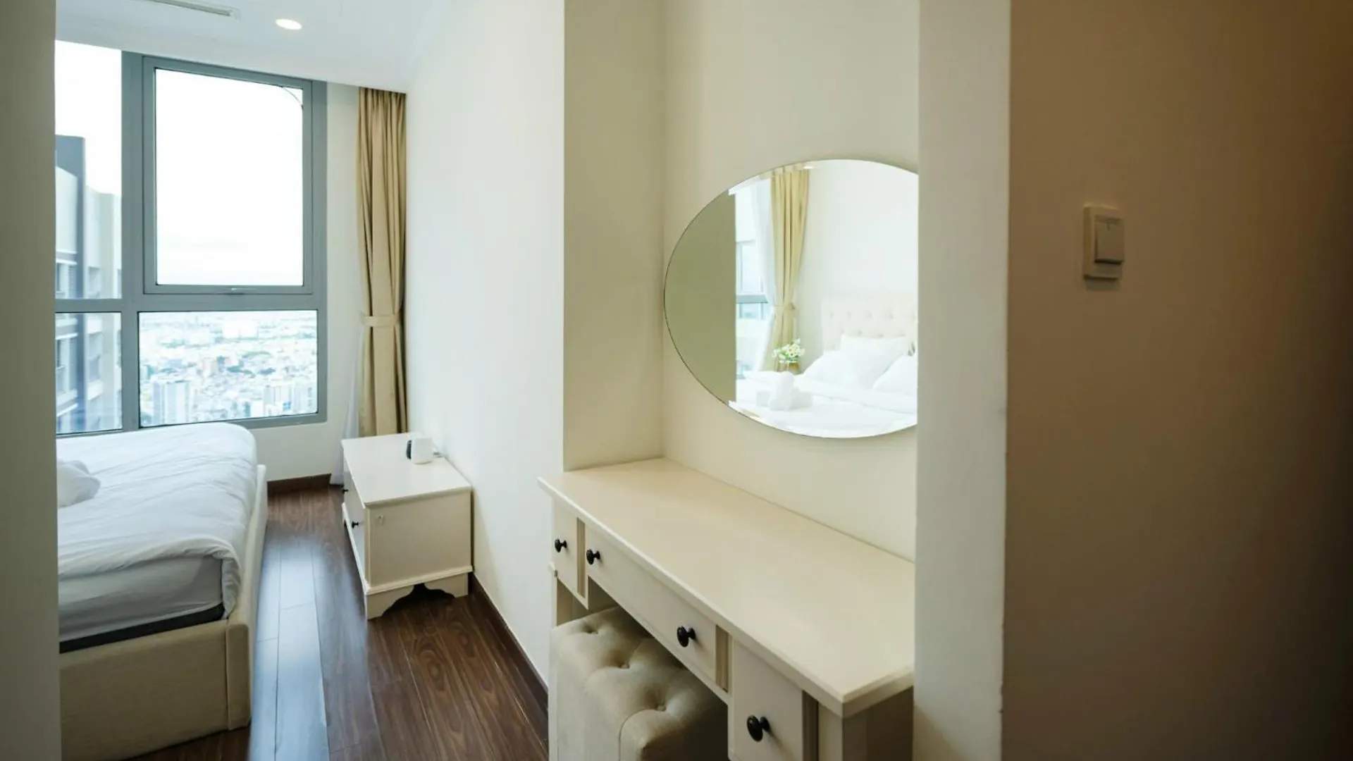 Vinhomes Central Park Ho Chi Minh City 0*,